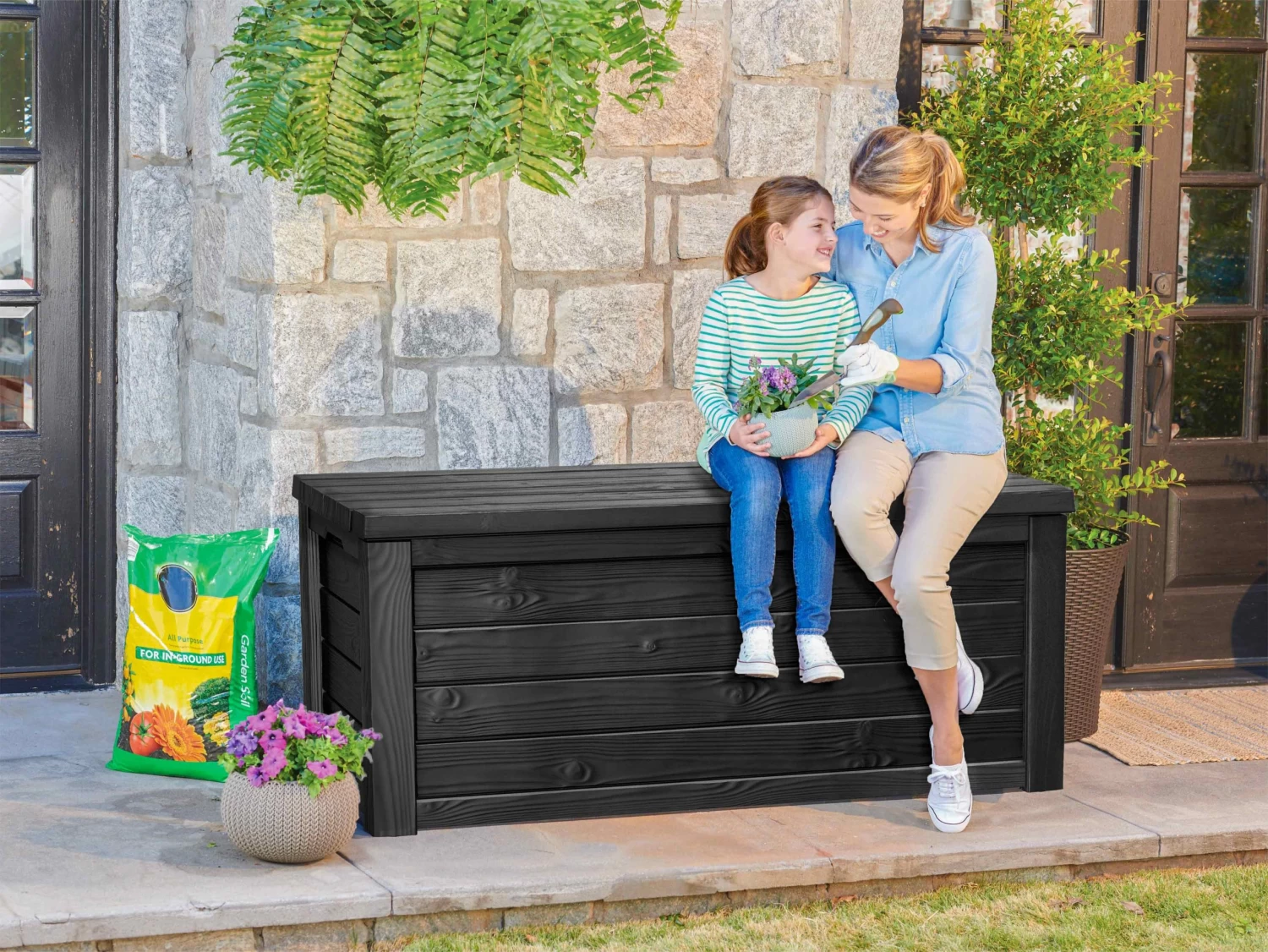 Keter Eastwood Outdoor Storage Box 570L 5 Keter Eastwood Outdoor Storage Box 570L - Image 3