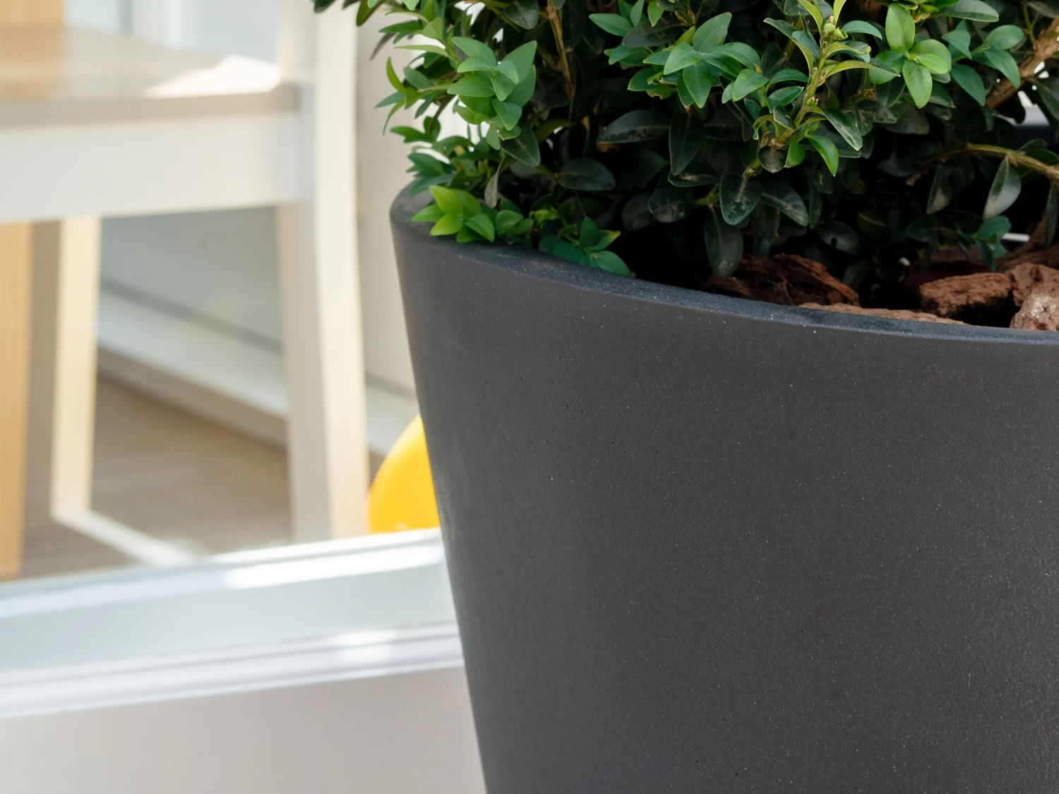 Cubeta Fiberstone Planter Black 96L 4 Cubeta Fiberstone Planter Black 96L - Image 2
