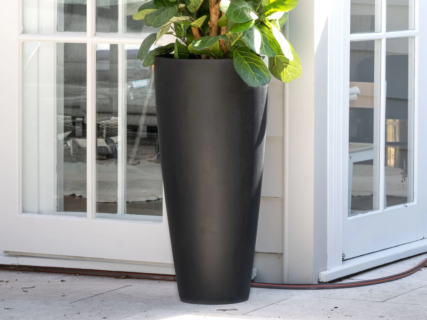 Cono Fiberstone Planter Black 109L 6 Cono Fiberstone Planter Black 109L - Image 4