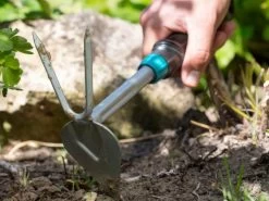 Gardena Comfort Hand Hoe - Tyne Heart -Gardena Store 967096101 gardena comfort hand hoe tyne heart 2c