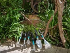 Gardena Comfort Hand Hoe - Tyne Heart -Gardena Store 967096101 gardena comfort hand hoe tyne heart 4c