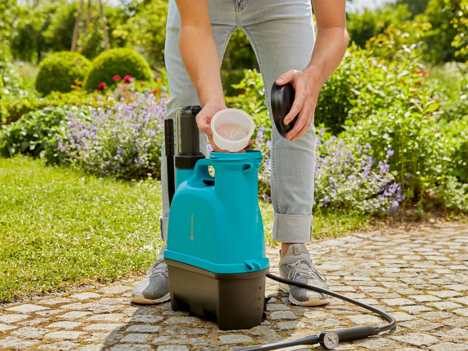 Gardena Backpack Sprayer 12L 5 Gardena Backpack Sprayer 12L - Image 3