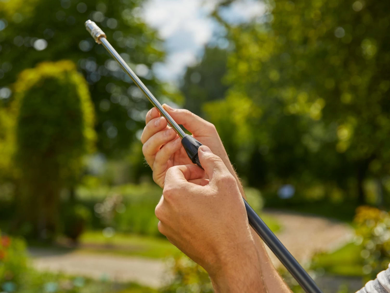 Gardena Backpack Sprayer 12L 6 Gardena Backpack Sprayer 12L - Image 4