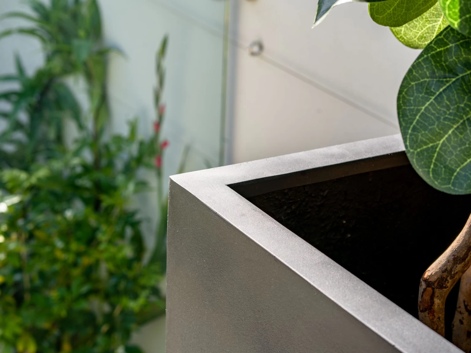 Cubo Fiberstone Planter Black 343L 4 Cubo Fiberstone Planter Black 343L - Image 2