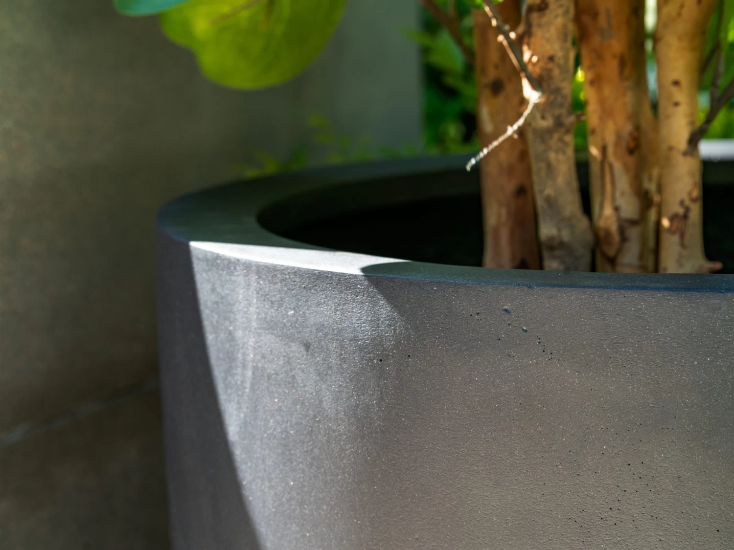 Classica Fiberstone Planter Black 195L 5 Classica Fiberstone Planter Black 195L - Image 3