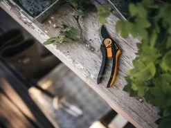 Fiskars Bypass Secateurs Euro