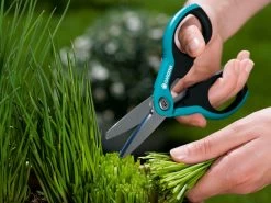 Gardena SchnippSchnapp Secateur Scissors -Gardena Store g8704 gardena schnippschnapp secateur scissors 2