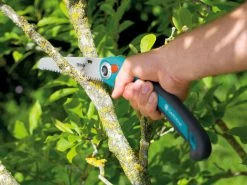 Gardena Folding Garden Saw 200 P -Gardena Store g8743 gardena folding garden saw 200 p 2