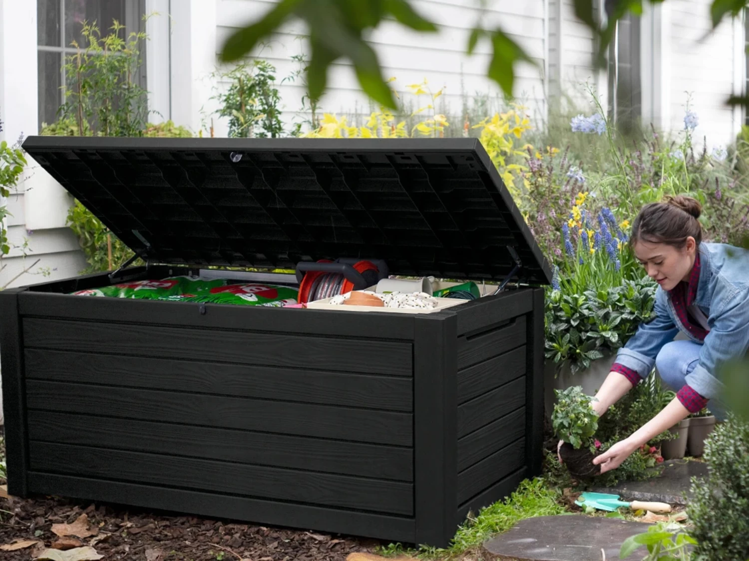 Keter Northwood Outdoor Storage Box 630L - Image 2