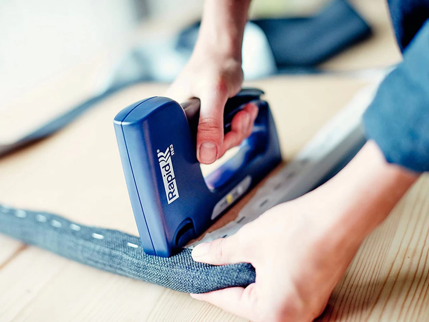 Rapid 83 Plastic Dual Staple Gun 6 Rapid 83 Plastic Dual Staple Gun - Image 4